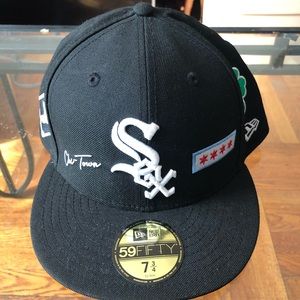 NewEra Chicago fitted baseball hat. (Black)